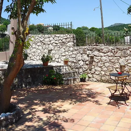 House Of Garden Apartment