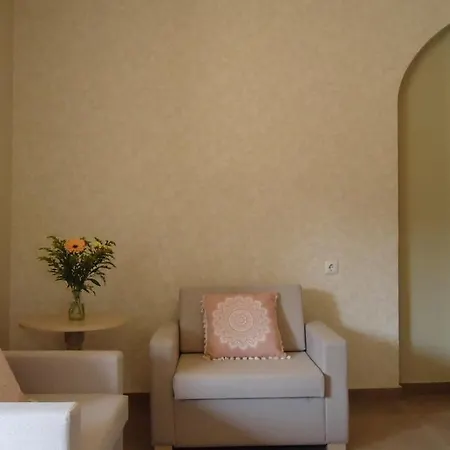 House Of Garden Apartment *